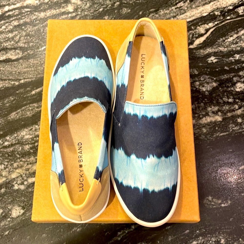 NIB Lucky Brand slip-on Tie dye blue sneakers in size 6 1/2